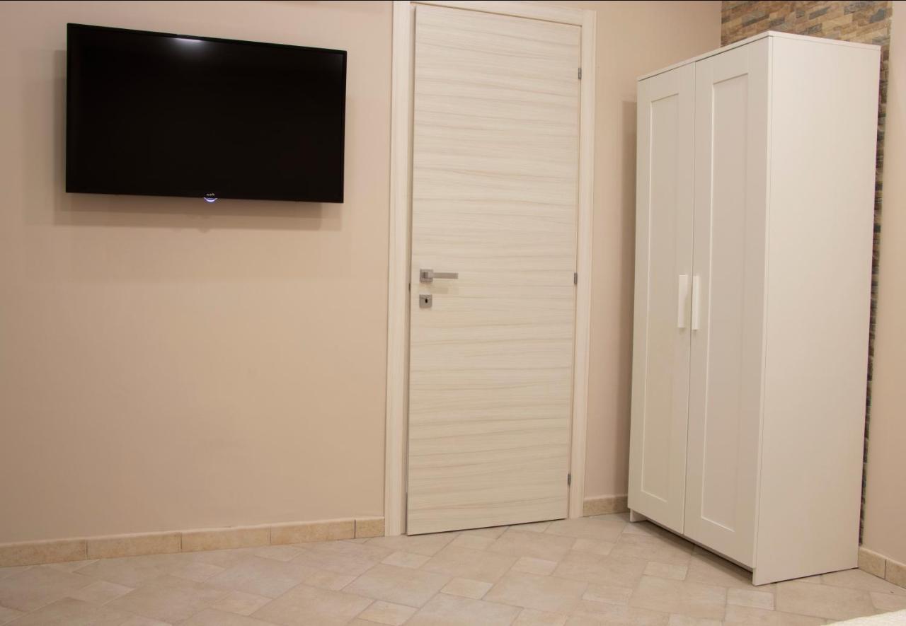 Athena Rooms With Private Spa Пакино Екстериор снимка